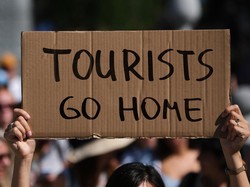 Pemilik Usaha Waswas Turis Takut Datang Akibat Warlok Demo Overtourism