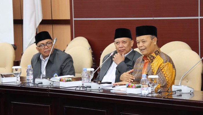 Wakil Ketua MPR RI sekaligus Anggota Komisi VIII DPR-RI Hidayat Nur Wahid (HNW)