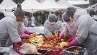 Warga Seoul Kompak Bikin 8 Ton Kimchi Jelang Musim Dingin