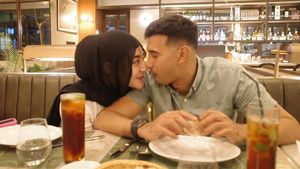 Romantis! Ali Syakieb, Calon Wakil Bupati Kab Bandung Dinner Bareng Istri