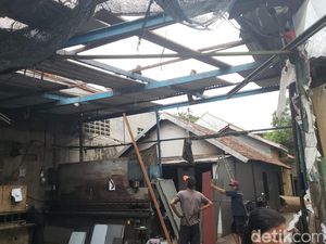 Angin Kencang Terjang Waru Sidoarjo, Puluhan Rumah Rusak-Pohon Tumbang