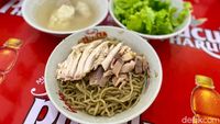 Gurihnya Nendang! Bakmi Acang Topping Ayam Kampung di Jakbar