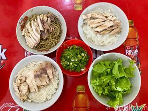 10 Warung Bakmi Paling Tua di Jakarta, Cita Rasa Klasiknya Ngangenin! 10 Warung Bakmi Paling Tua di Jakarta, Cita Rasa Klasiknya Ngangenin!