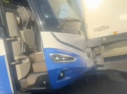 Apesnya Real Madrid: Usai Kalah dari Liverpool, Busnya Tabrak Truk