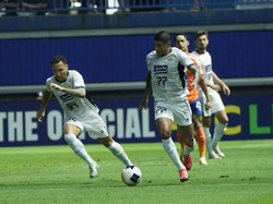 Keroposnya Lini Tengah Persib