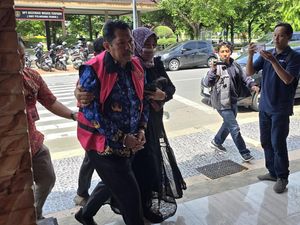 Korupsi Dana Hibah Pendidikan Rp 19 M, Kepala DLH Ngawi Ditahan Korupsi Dana Hibah Pendidikan Rp 19 M, Kepala DLH Ngawi Ditahan