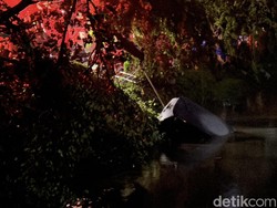 Mobil Tercebur Sungai gegara Terseret Angin Kencang Berhasil Dievakuasi