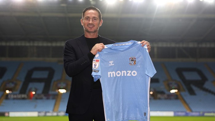 COVENTRY, ENGLAND - NOVEMBER 28: Frank Lampard poses for a photo on the pitch following a press conference announcing him as the new manager of Coventry City at The Coventry Building Society Arena on November 28, 2024 in Coventry, England. (Photo by Matthew Lewis/Getty Images)