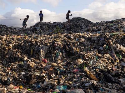 Memprihatinkan! Gunungan Sampah Plastik Mengancam Filipina