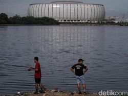 Intip Aktivitas Warga di Sekitar JIS