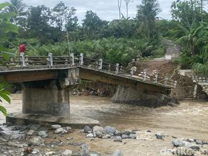 Jembatan Wanayasa-Pagentan Banjarnegara Nyaris Ambruk, Akses Jalan Putus Jembatan Wanayasa-Pagentan Banjarnegara Nyaris Ambruk, Akses Jalan Putus
