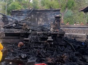 14 Palinggih Pura di Karangasem Ludes Terbakar, Kerugian Rp 3 Miliar 14 Palinggih Pura di Karangasem Ludes Terbakar, Kerugian Rp 3 Miliar