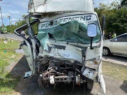 Truk Angkut Limbah Rumah Sakit Kecelakaan di Wonogiri, Muatan Tumpah