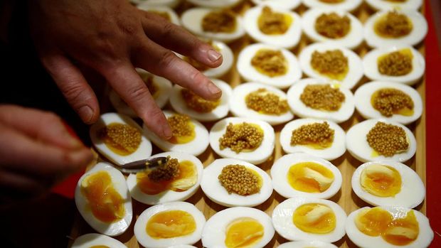 A candidate prepares egg mayo creations as he competes during the 6th edition of the World Egg Mayo Championship organised by the L'Association pour la Sauvegarde de l'Oeuf Mayonnaise (ASOM), in Saint-Ouen near Paris, France, November 25, 2024. REUTERS/Sarah Meyssonnier