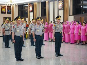 Kapolri Pimpin Kenaikan Pangkat Pati: Irjen Dedi Prasetyo Resmi Sandang Komjen