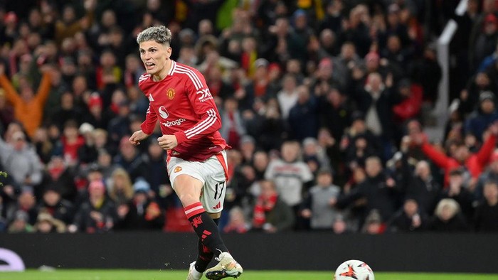 MANCHESTER, ENGLAND - NOVEMBER 28: Alejandro Garnacho of Manchester United scores his teams first goal during the UEFA Europa League 2024/25 League Phase MD5 match between Manchester United and FK Bodo/Glimt at Old Trafford on November 28, 2024 in Manchester, England. (Photo by Justin Setterfield/Getty Images)