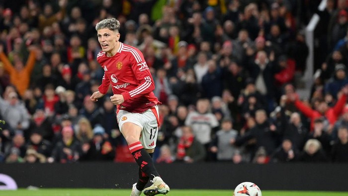 MU vs Bodo/Glimt MANCHESTER, ENGLAND - NOVEMBER 28: Alejandro Garnacho of Manchester United scores his teams first goal during the UEFA Europa League 2024/25 League Phase MD5 match between Manchester United and FK Bodo/Glimt at Old Trafford on November 28, 2024 in Manchester, England. (Photo by Justin Setterfield/Getty Images)