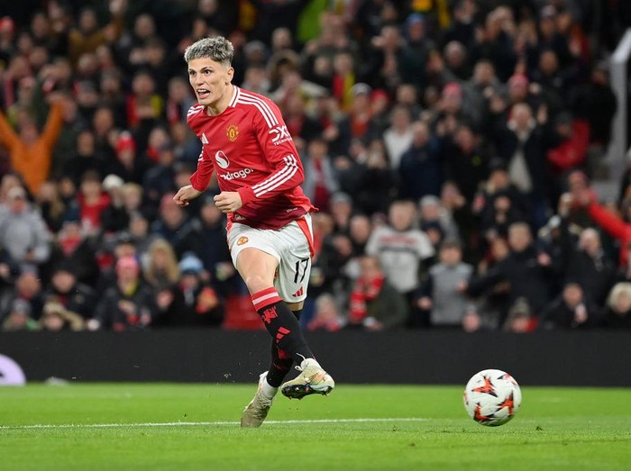 MANCHESTER, ENGLAND - NOVEMBER 28: Alejandro Garnacho of Manchester United scores his teams first goal during the UEFA Europa League 2024/25 League Phase MD5 match between Manchester United and FK Bodo/Glimt at Old Trafford on November 28, 2024 in Manchester, England. (Photo by Justin Setterfield/Getty Images)