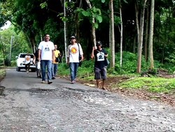 Aksi 3 Warga Majalengka Jalan Kaki 26 Km Usai Eman-Dena Unggul QC
