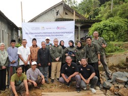 Fasilitasi Edukasi Warga Gunung Leutik, CT ARSA Mulai Bangun Rumah Inspirasi
