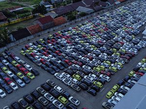 Penjualan Mobil di RI Turun: Toyota Masih Juara, BYD Melejit 129 Persen! Penjualan Mobil di RI Turun: Toyota Masih Juara, BYD Melejit 129 Persen!