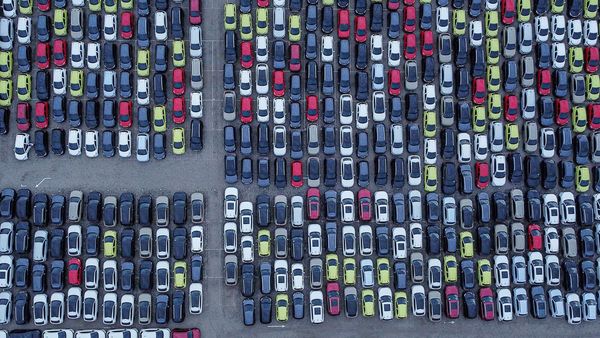Potret Penjualan Mobil di RI