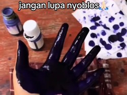 Viral Agak Lain! Pria Ini Malah Cuci Tangan Pakai Tinta Usai Nyoblos Pilkada