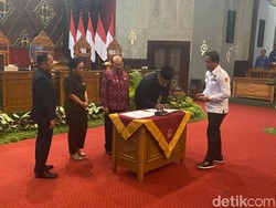 Rapat Paripurna Pengesahan 3 Raperda Menjadi Perda, Bupati Karangasem Absen