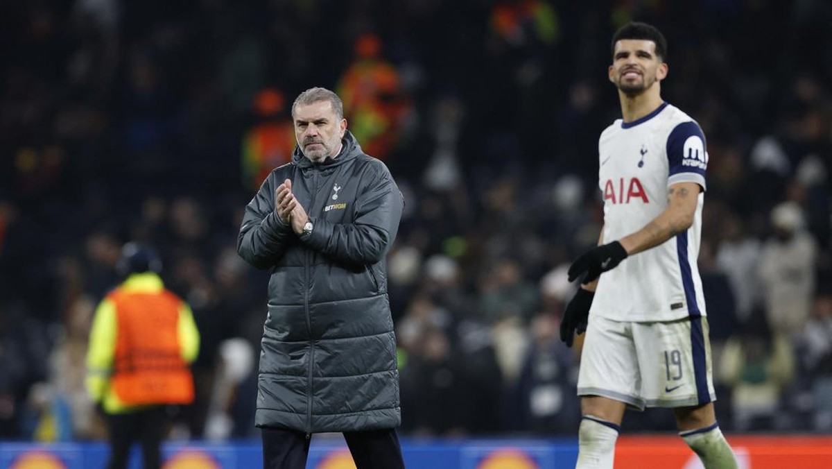 Tottenham Hotspur kehilangan tiga poin di masa injury time (Action Images via Reuters/Peter Cziborra)