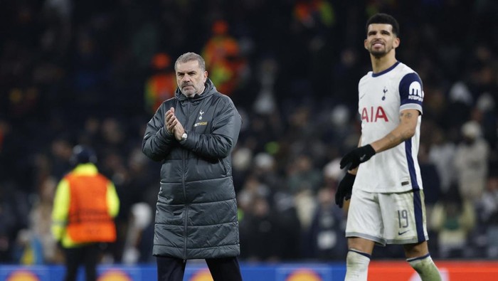 Soccer Football - Europa League - Tottenham Hotspur v AS Roma - Tottenham Hotspur Stadium, London, Britain - November 28, 2024 Tottenham Hotspur manager Ange Postecoglou reacts after the match Action Images via Reuters/Peter Cziborra