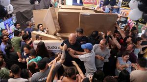 Warga Brasil Berburu Barang di Black Friday 2024