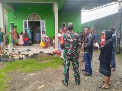 2 Warga Bone Tewas Tersambar Petir Saat Berteduh di Rumah Sawah