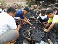 Pilu 6 Kepala Keluarga Ludes Harta Benda gegara Kebakaran di Magelang