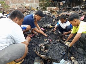 Pilu 6 Kepala Keluarga Ludes Harta Benda gegara Kebakaran di Magelang Pilu 6 Kepala Keluarga Ludes Harta Benda gegara Kebakaran di Magelang