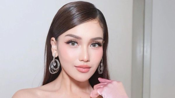 Potret Ayu Ting Ting Bikin Pangling, Mata Berbinar Terima Penghargaan Dangdut