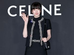 Adu Gaya Suzy dan Danielle NewJeans Jadi BA Celine, Cantiknya Unreal Adu Gaya Suzy dan Danielle NewJeans Jadi BA Celine, Cantiknya Unreal