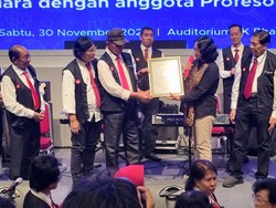 Puluhan Guru Besar Berkumpul di Kediri Catatkan 2 Rekor MURI