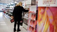 Berburu Buku hingga Piringan Hitam Taylor Swift saat Black Friday