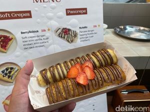 Soft Crepes Topping Stroberi ala Jepang yang Lembut Legit Soft Crepes Topping Stroberi ala Jepang yang Lembut Legit