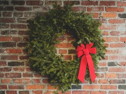 Ini 4 Alasan Mengapa Warna Hijau dan Merah Identik dengan Natal