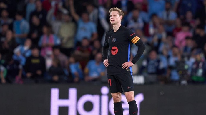Frenkie de Jong of FC Barcelona reacts after Alfon Gonzalez of RC Celta de Vigo scores his teams first goal during the La Liga EA Sports match between RC Celta de Vigo and FC Barcelona at Estadio Abanca Balaidos in Vigo, Spain, on November 23, 2024. (Photo by Jose Manuel Alvarez Rey/JAR Sport Images/NurPhoto via Getty Images)