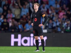 Flick Ungkap Alasan Masih Sering Cadangkan De Jong