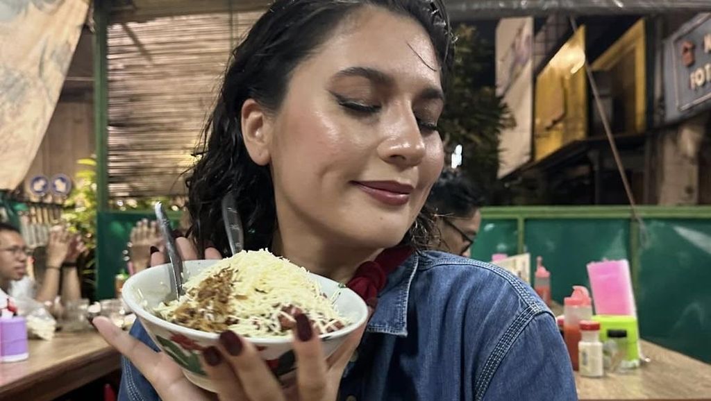 Hannah Al Rashid Doyan Mie Instan hingga Jajanan Kaki Lima Hannah Al Rashid Doyan Mie Instan hingga Jajanan Kaki Lima