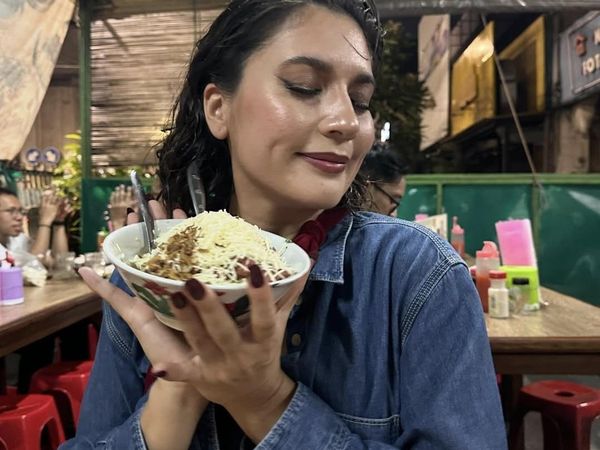 Hannah Al Rashid Doyan Mie Instan hingga Jajanan Kaki Lima