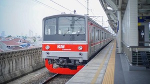 Viral Pria Tekan Tombol SOS di KRL Red Line Bikin Penumpang Panik