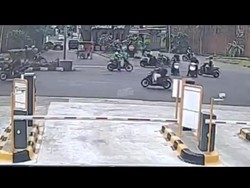 Diduga Mengantuk, Pelajar SMA Sopiri Xpander Tabrak 2 Motor di Semarang