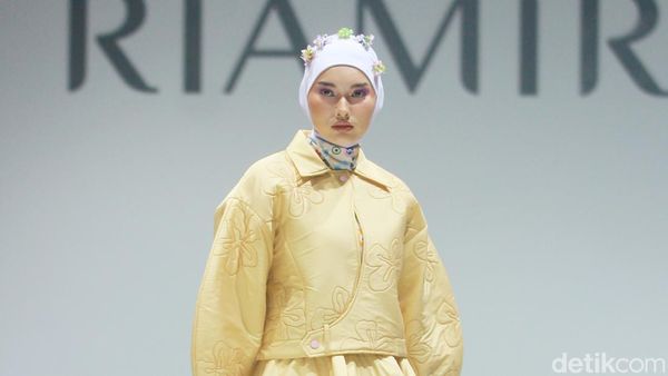 10 Koleksi Busana Ria Miranda 2025, Hadirkan Binar dan Lompatali