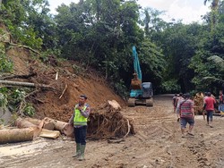 Petugas Susuri Sungai Cari Korban Longsor Sibolangit, Jalur Masih Ditutup
