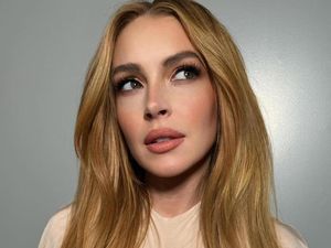Rahasia Kulit Glowing Lindsay Lohan, Jus Pagi hingga Eye Patch Setiap Hari Rahasia Kulit Glowing Lindsay Lohan, Jus Pagi hingga Eye Patch Setiap Hari