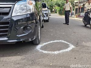 Detik-detik Ibu Dikejar ABG Cilandak hingga Akhirnya Selamat Panjat Pagar Detik-detik Ibu Dikejar ABG Cilandak hingga Akhirnya Selamat Panjat Pagar